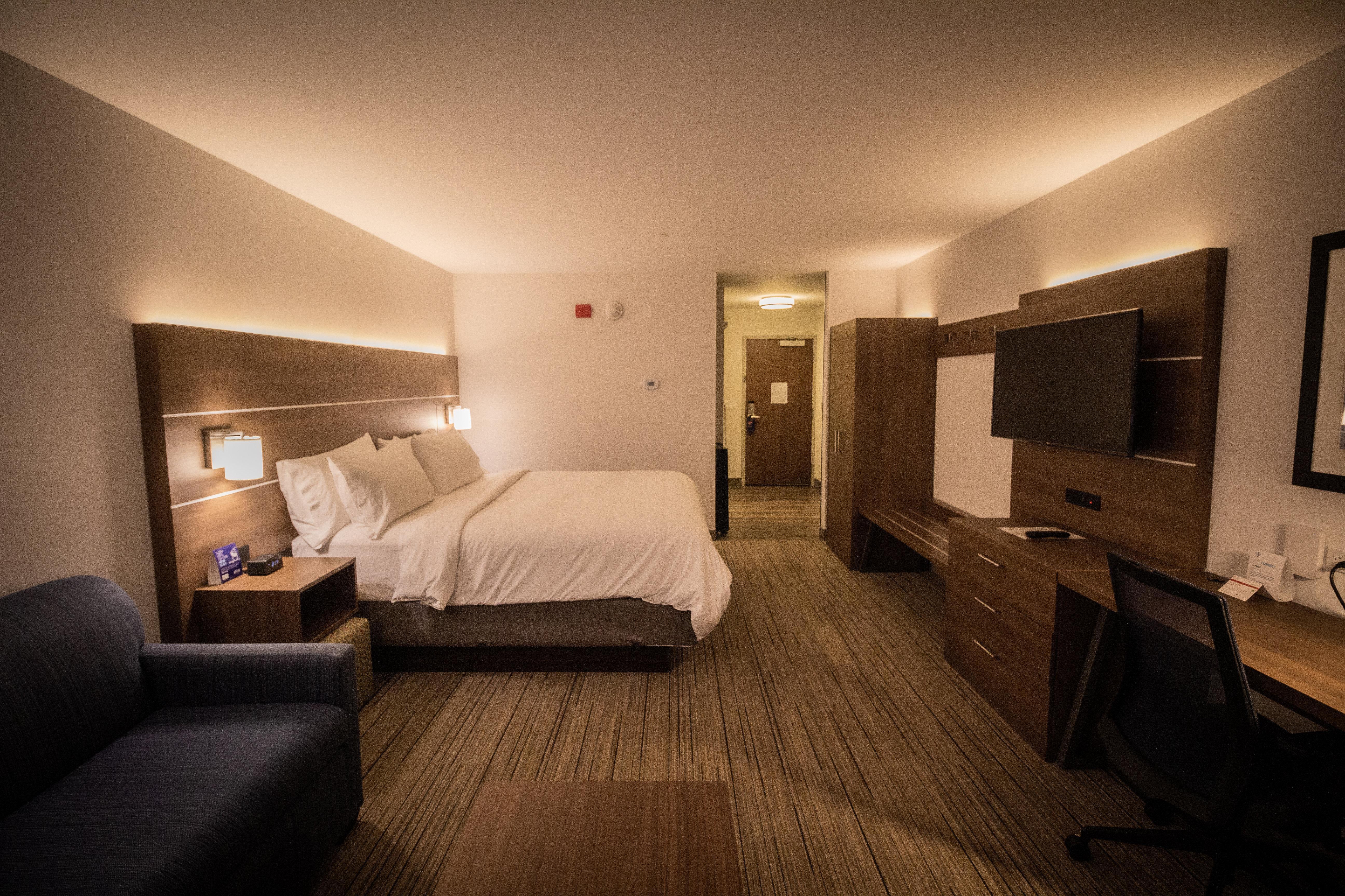 Holiday Inn Express & Suites - Boston South - Randolph By Ihg Екстер'єр фото