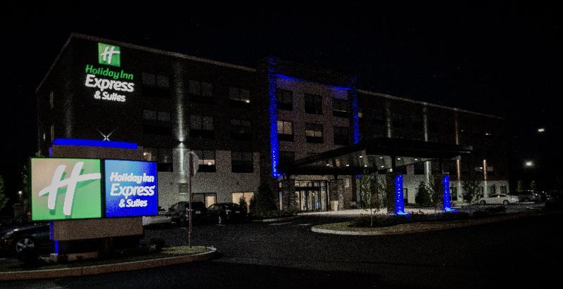 Holiday Inn Express & Suites - Boston South - Randolph By Ihg Екстер'єр фото