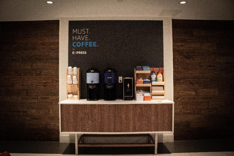 Holiday Inn Express & Suites - Boston South - Randolph By Ihg Екстер'єр фото